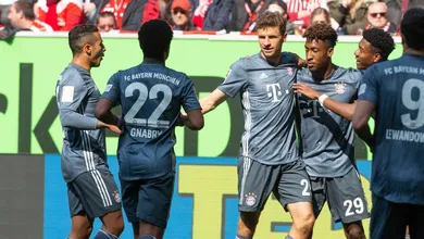 Com M&uuml;ller crescendo, Bayern goleia o D&uuml;sseldorf e volta &agrave; lideran&ccedil;a