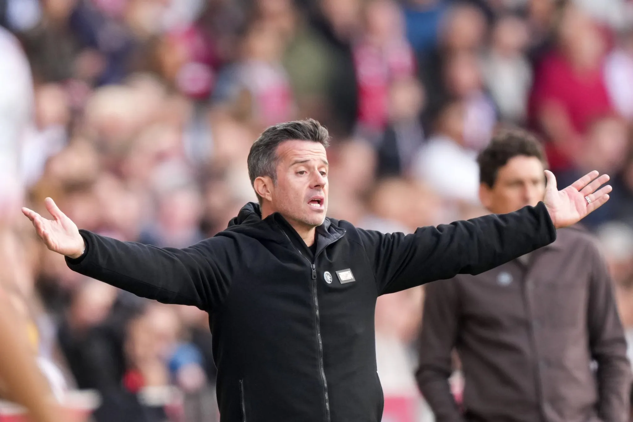 Marco Silva na &aacute;rea t&eacute;cnica durante jogo do Fulham