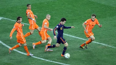 F&agrave;bregas encerra uma carreira de grandes momentos e uma ineg&aacute;vel qualidade t&eacute;cnica