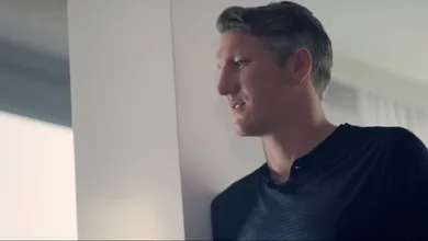 Nesta propaganda, Schweinsteiger justifica os motivos que o levaram a sair da Alemanha