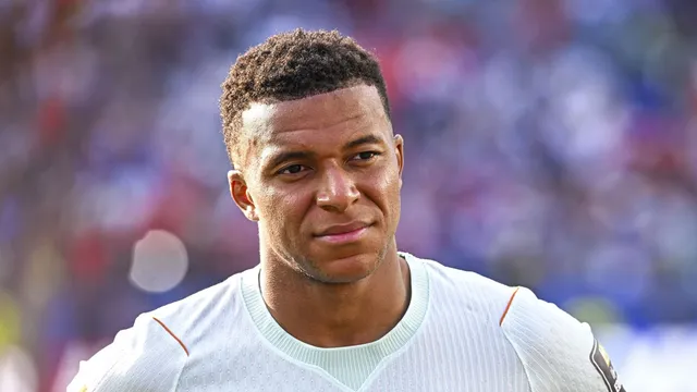 &lsquo;Cr&iacute;ticas est&uacute;pidas. Isso &eacute; inaceit&aacute;vel&rsquo;: Campe&atilde;o do mundo rebate ataques a Mbapp&eacute; no Real Madrid