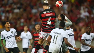 Gol de L&eacute;o Pereira salva um cl&aacute;ssico de p&eacute;ssimo n&iacute;vel t&eacute;cnico entre Flamengo e Botafogo