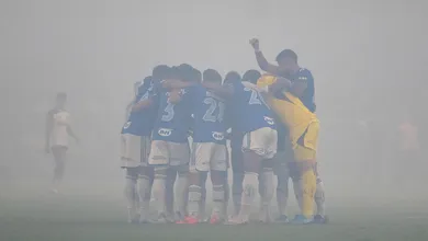 Kaio Jorge reclama de sinalizadores em jogo do Cruzeiro: &lsquo;Atrapalha&rsquo;