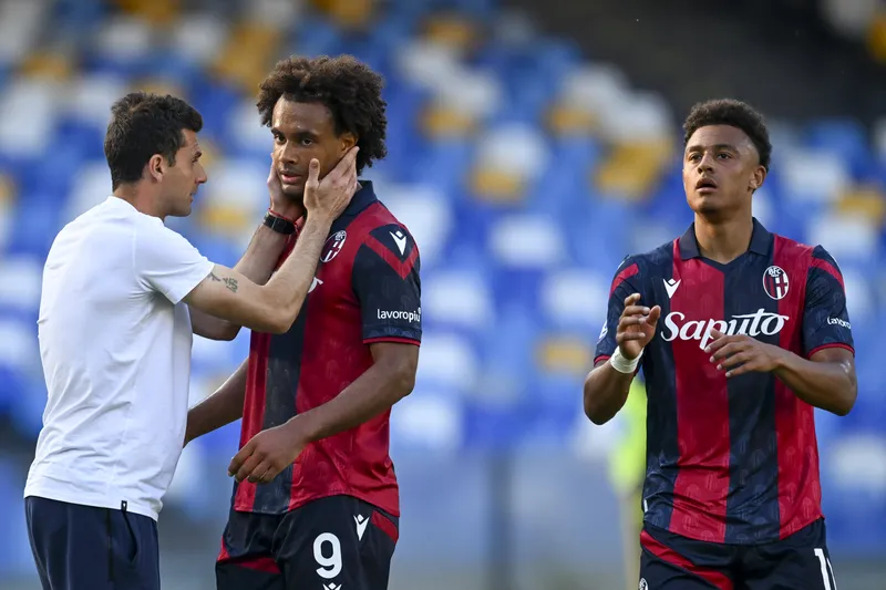 Thiago Motta e Zirkzee trabalharam juntos no Bologna. Atacante holand&ecirc;s pode sair do United em dire&ccedil;&atilde;o &agrave; Juventus em janeiro
