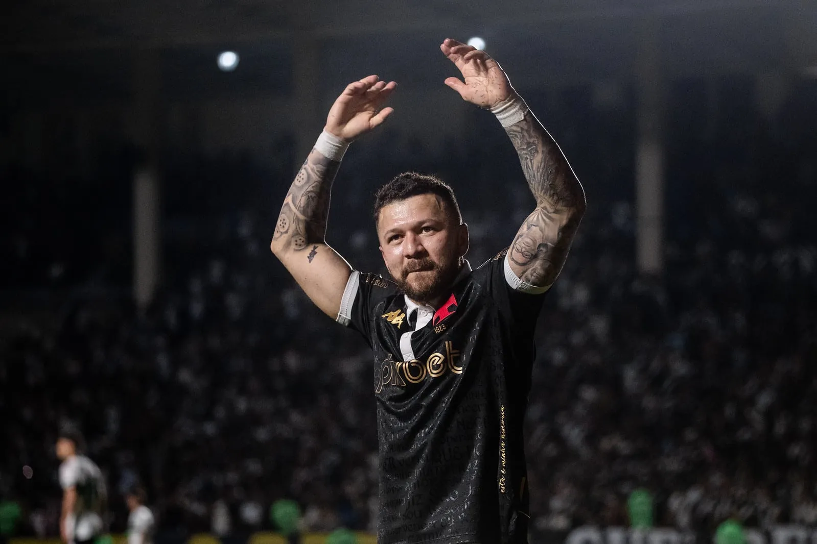Vasco trabalha, ganha refor&ccedil;os internos e volta da Data Fifa pronto para n&atilde;o cair de novo