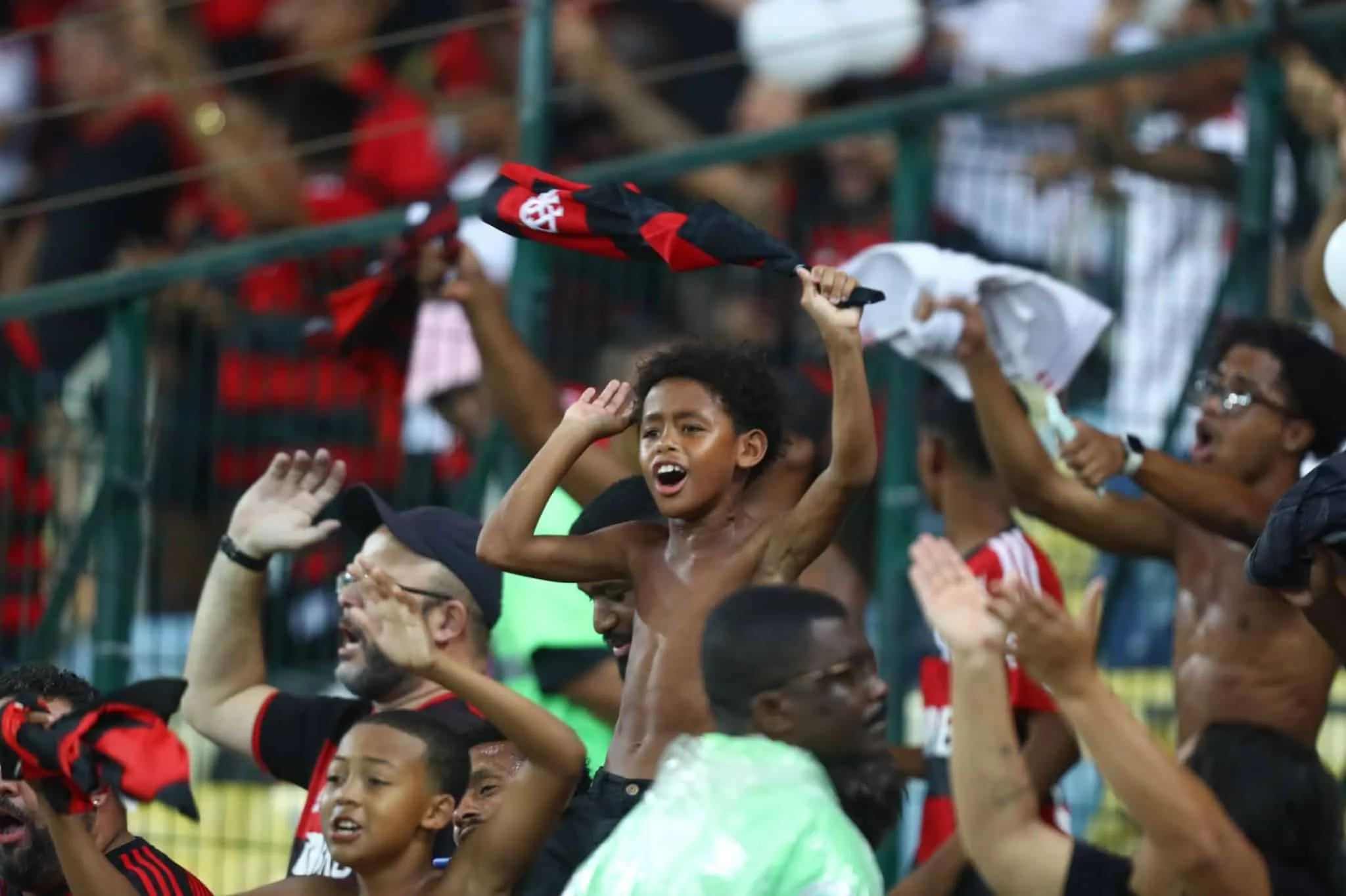 Sinergia entre torcida e Flamengo retorna, mesmo em ano ruim, e ser&aacute; alicerce na reta final