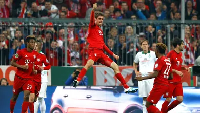 M&uuml;ller e dois erros grosseiros da arbitragem botaram o Bayern na final da Copa da Alemanha