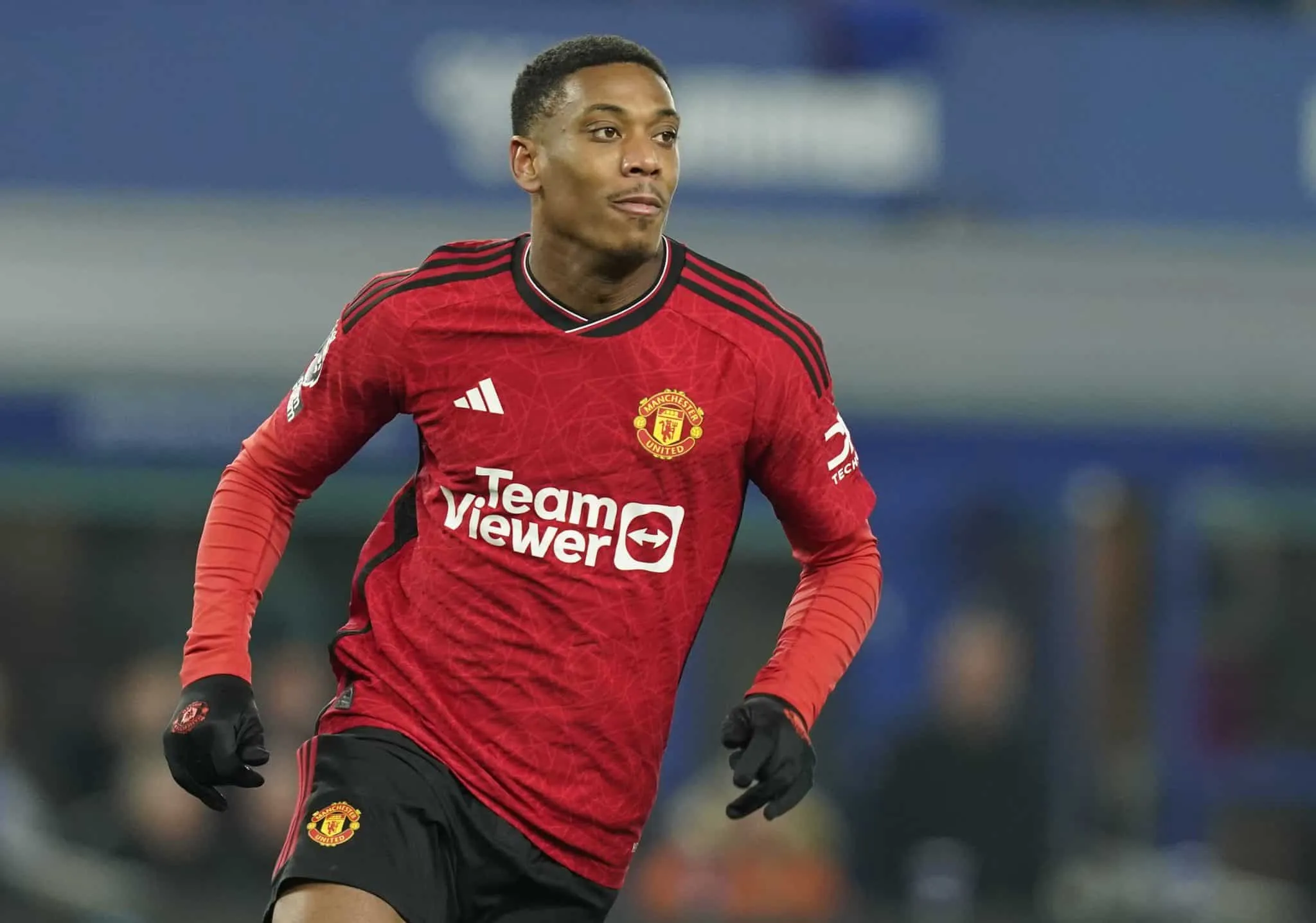 Por que o Flamengo insiste em Martial mesmo correndo contra o tempo