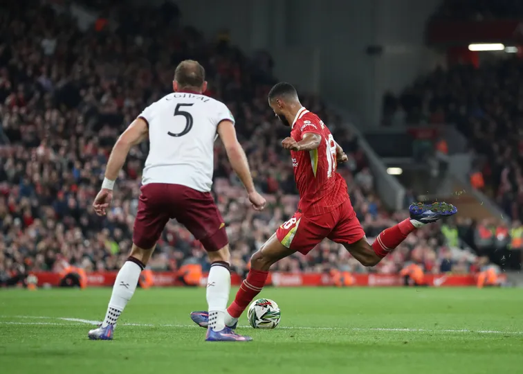 Liverpool goleia o West Ham por 5 a 1, com direito a bela atua&ccedil;&atilde;o de Gakpo