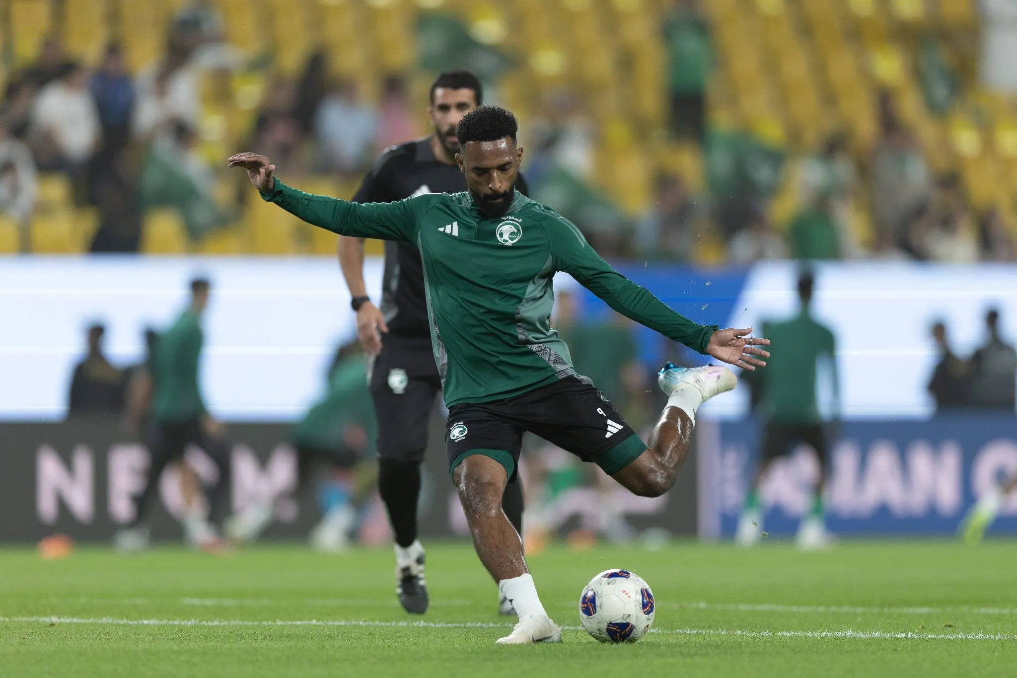 Firas Al-Buraikan pela Ar&aacute;bia Saudita (Foto: IMAGO / Abdullah Ahmed)