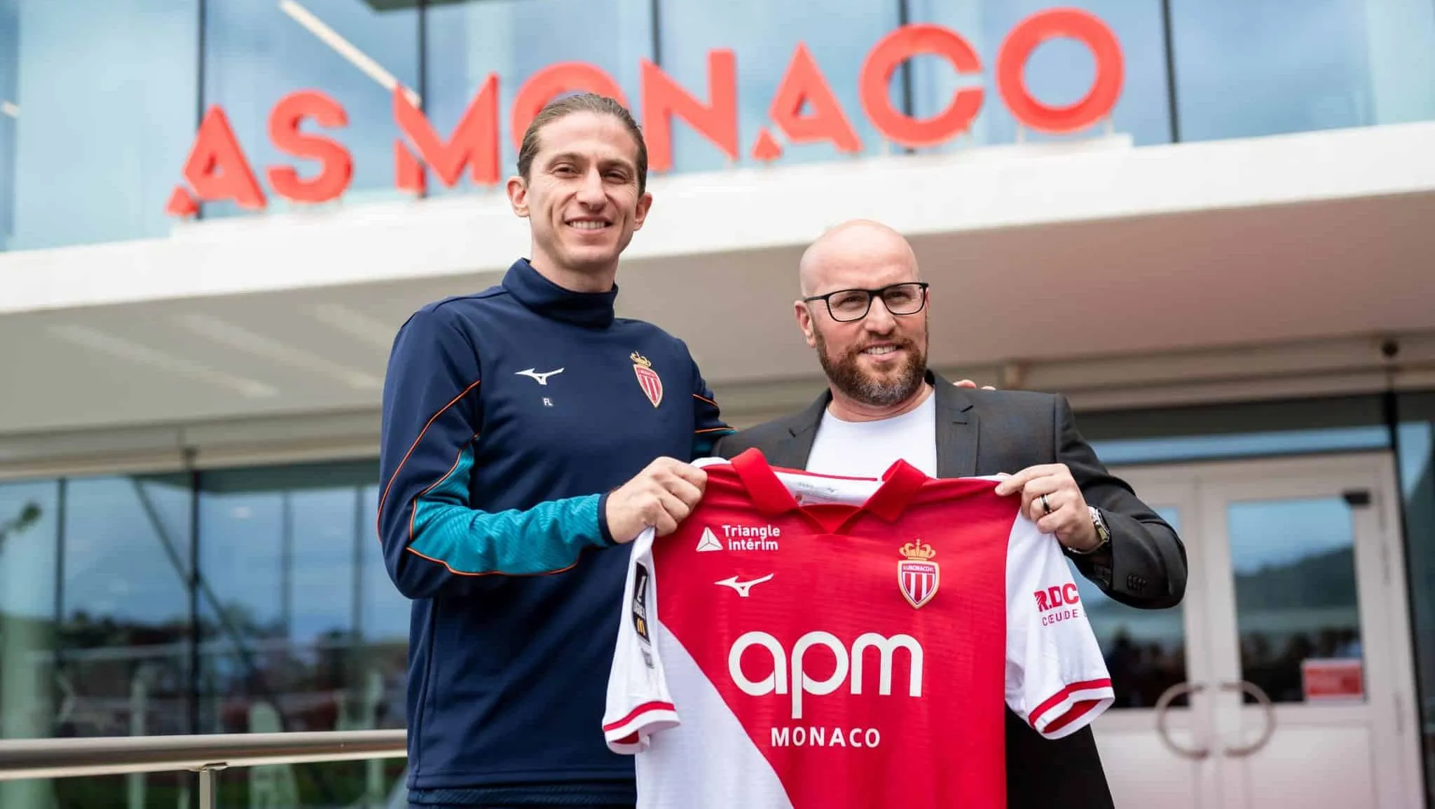Thiago Scuro, diretor esportivo do Monaco, apresenta Filipe Lu&iacute;s como novo treinador (Foto: Laurent Coust/Icon Sport)