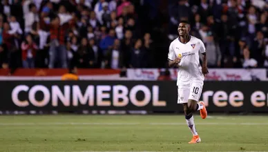 A LDU passou por cima do Olimpia e se aproximou da classifica&ccedil;&atilde;o na Libertadores
