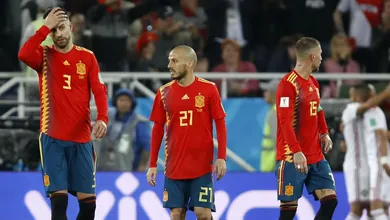 Espanha supera sustos e chega &agrave;s oitavas, mas com uma defesa que n&atilde;o inspira confian&ccedil;a