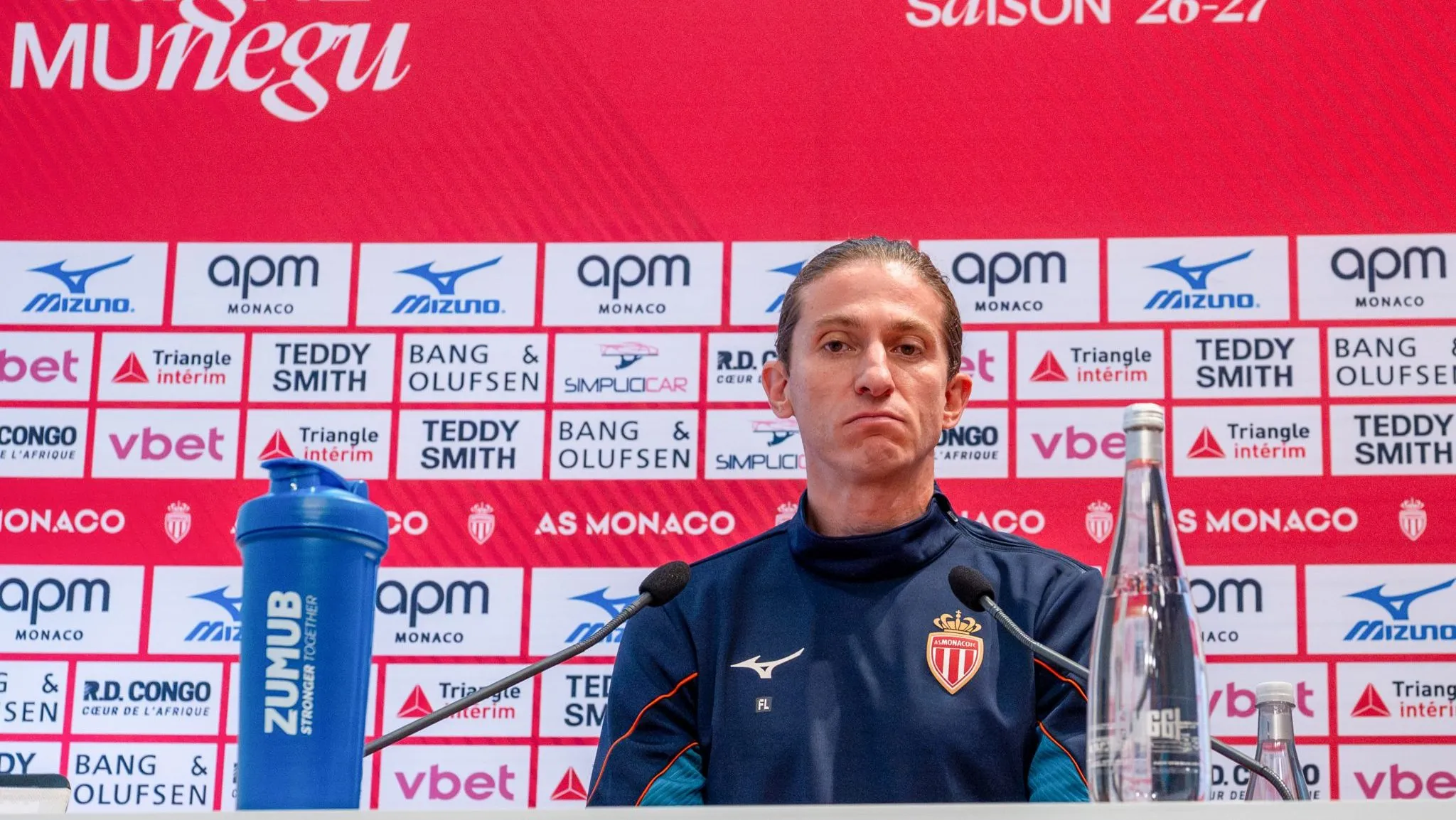 Filipe Lu&iacute;s durante coletiva no Monaco (Foto: Laurent Coust/Icon Sport)