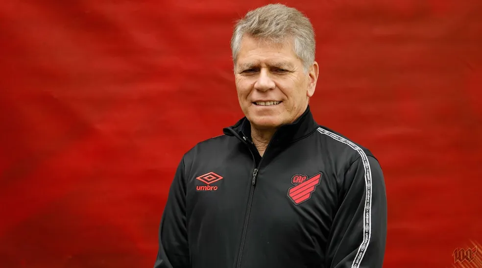 Paulo Autuori, diretor t&eacute;cnico do Athletico