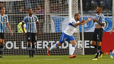 Gr&ecirc;mio trope&ccedil;ou nos pr&oacute;prios erros diante da Cat&oacute;lica e fica em situa&ccedil;&atilde;o delicada na Libertadores