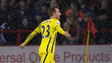 [V&iacute;deo] Eriksen assinou uma obra de arte e colocou o Tottenham na final da Copa da Liga