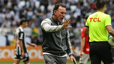 Milito se irrita em coletiva ao falar de desfalques do Atl&eacute;tico-MG