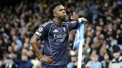 Courtois destr&oacute;i, Vini &lsquo;desperdi&ccedil;a&rsquo; hat-trick e Real Madrid elimina City em jogo maluco