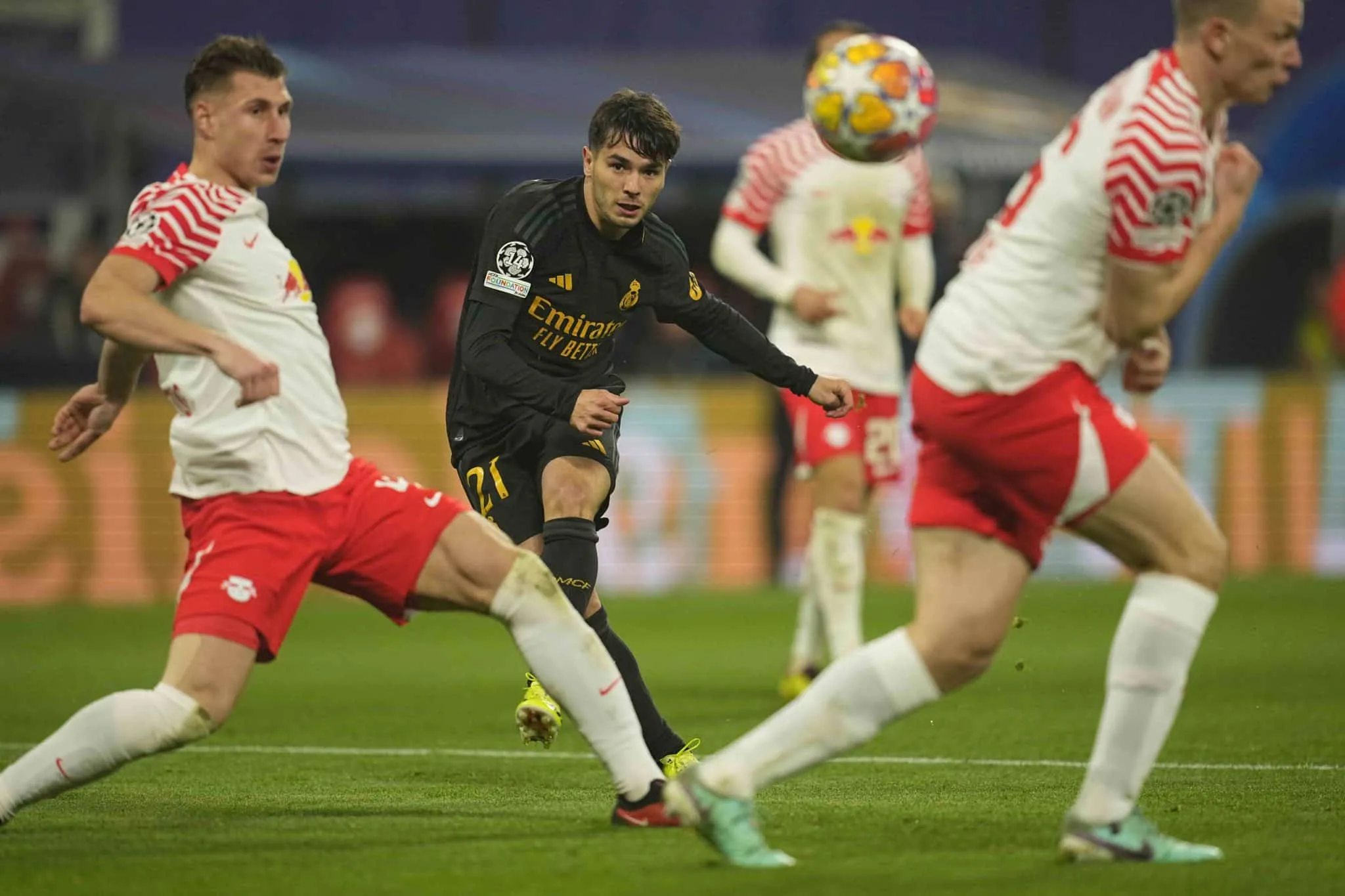 Sem Bellingham, Brahim D&iacute;az tira o coelho da cartola e Real Madrid vence Leipzig na Champions League