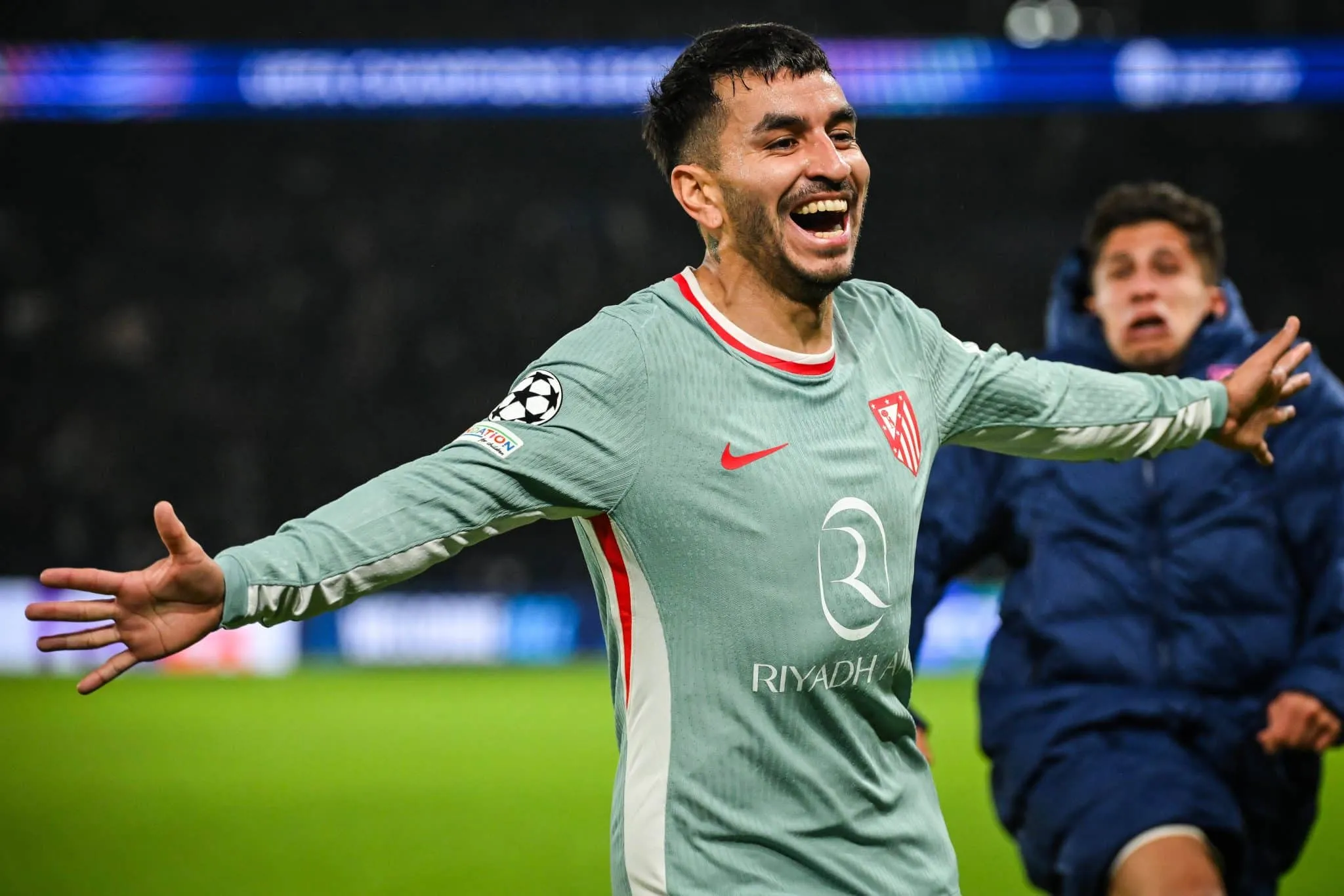 No duelo dos desesperados, Atl&eacute;tico de Madrid consegue milagre e afunda PSG na Champions
