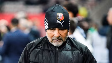 Quais s&atilde;o as tr&ecirc;s posi&ccedil;&otilde;es em que Sampaoli exige refor&ccedil;os para fechar com o Santos?