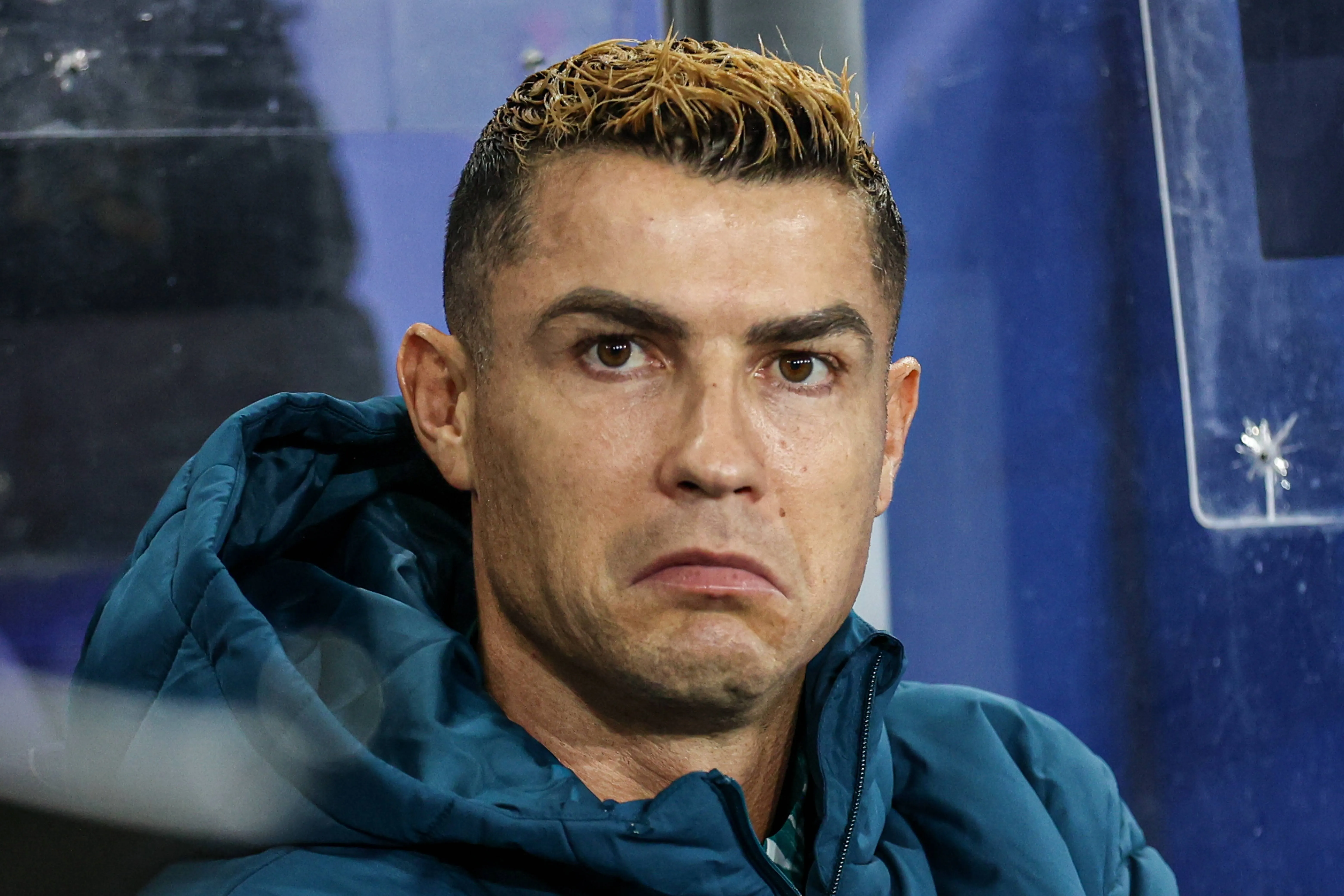 Cristiano Ronaldo como reserva em jogo de Portugal