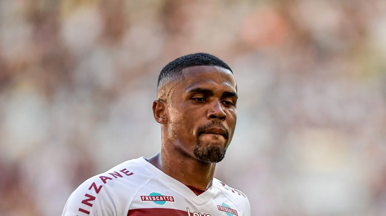 Douglas Costa tem les&atilde;o detectada e ser&aacute; desfalque do Fluminense contra o Flamengo