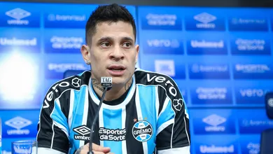 Iturbe comenta caracter&iacute;sticas, projeta estreia pelo Gr&ecirc;mio e cutuca Inter