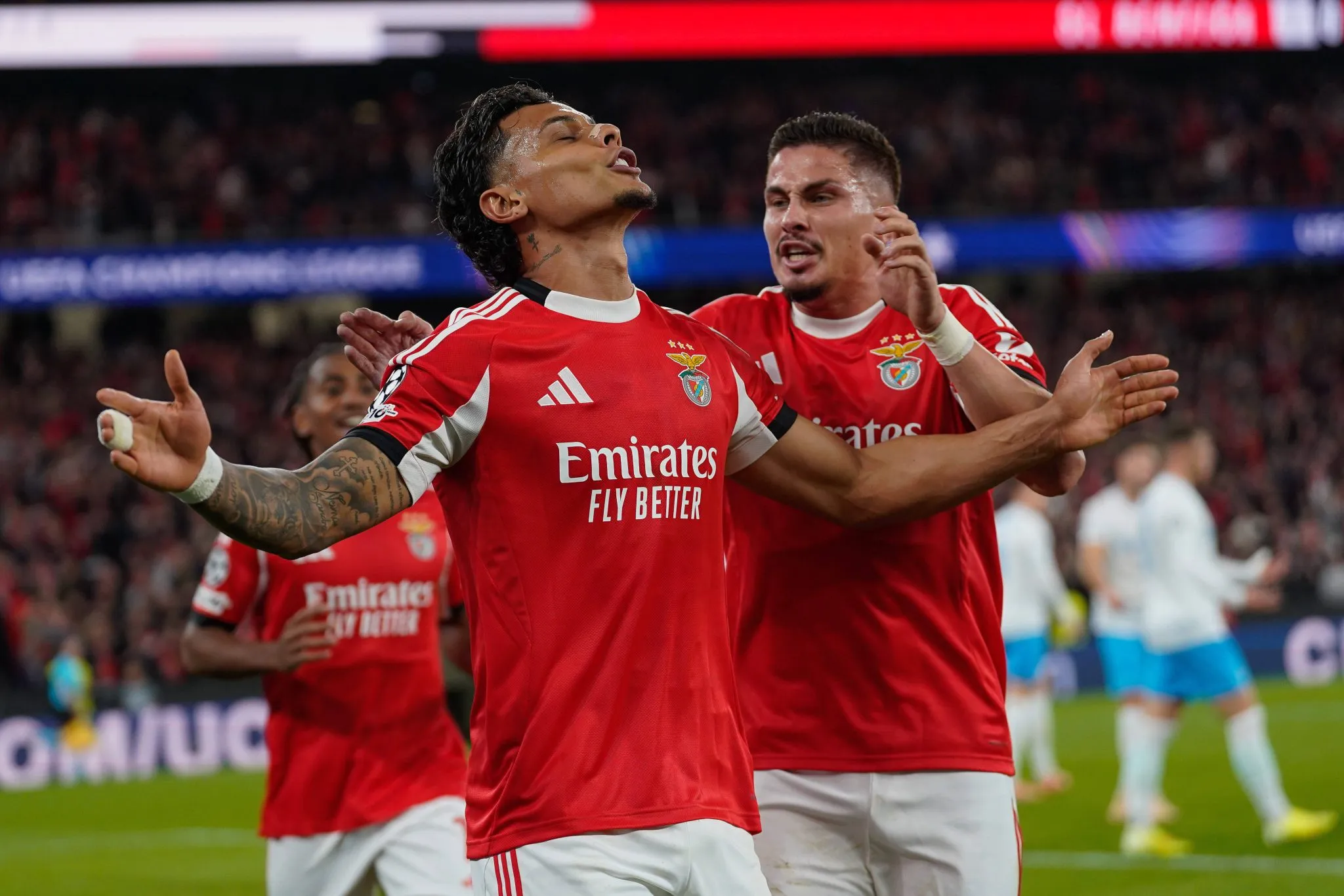 Richard R&iacute;os comemora gol marcado contra o Napoli