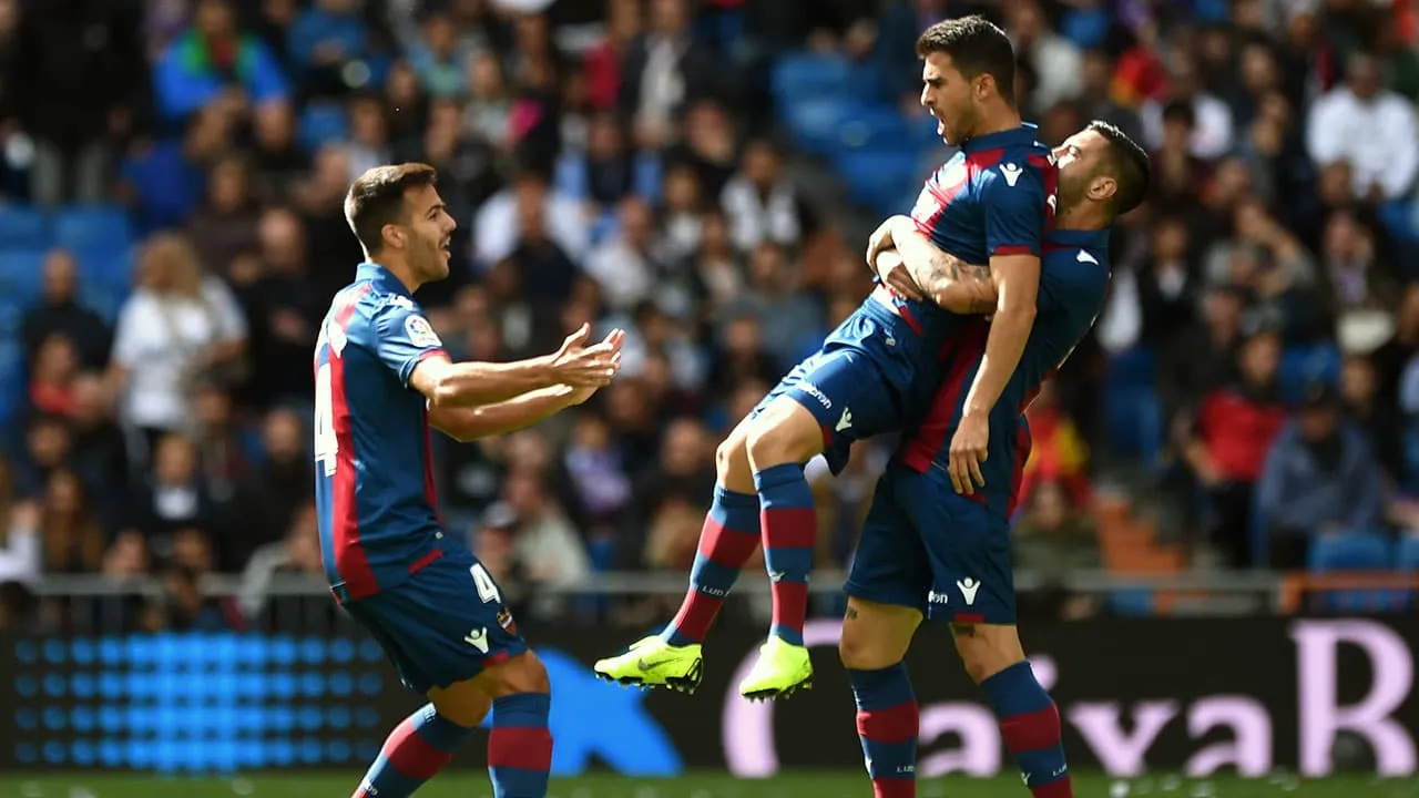 VAR &eacute; bem usado no Bernab&eacute;u e Levante, com um grande jogo, derruba o Real Madrid