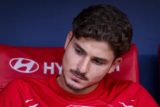 &lsquo;Esse &eacute; o &uacute;nico gesto realmente plaus&iacute;vel&rsquo;: A torcida do Atl&eacute;tico de Madrid na bronca com Juli&aacute;n Alvarez