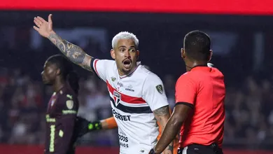 S&atilde;o Paulo faz por merecer queda na Libertadores, e torcida elege culpado por elimina&ccedil;&atilde;o