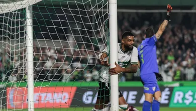 Coritiba vence e segue rea&ccedil;&atilde;o. J&aacute; o Fluminense repete erros de quando ganha