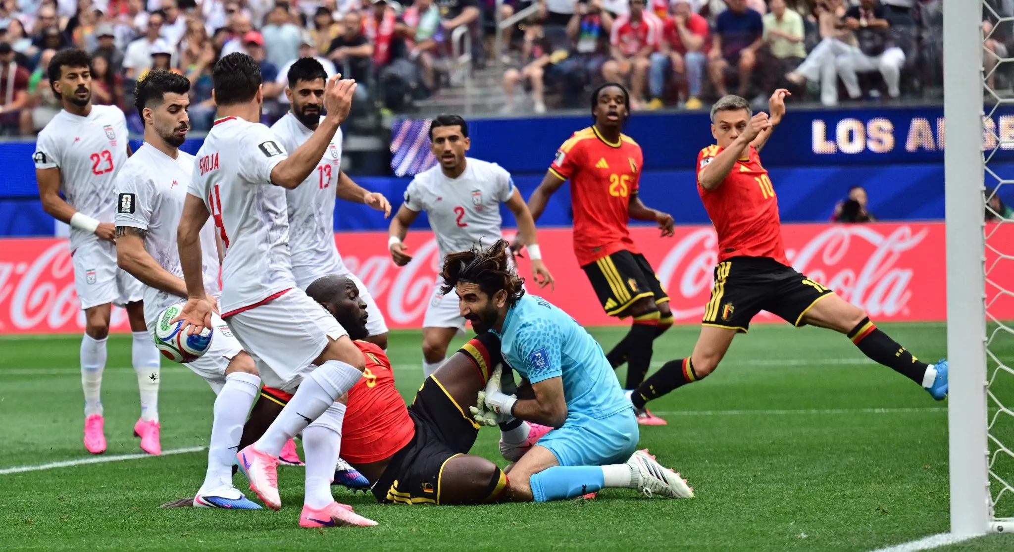 Alireza Beiranvand, her&oacute;i do Ir&atilde; (Foto: IMAGO / Belga)