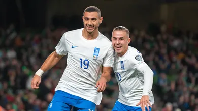 Diante da Irlanda, Gr&eacute;cia &eacute; mais eficiente e mant&eacute;m vivo o sonho da vaga direta na Eurocopa