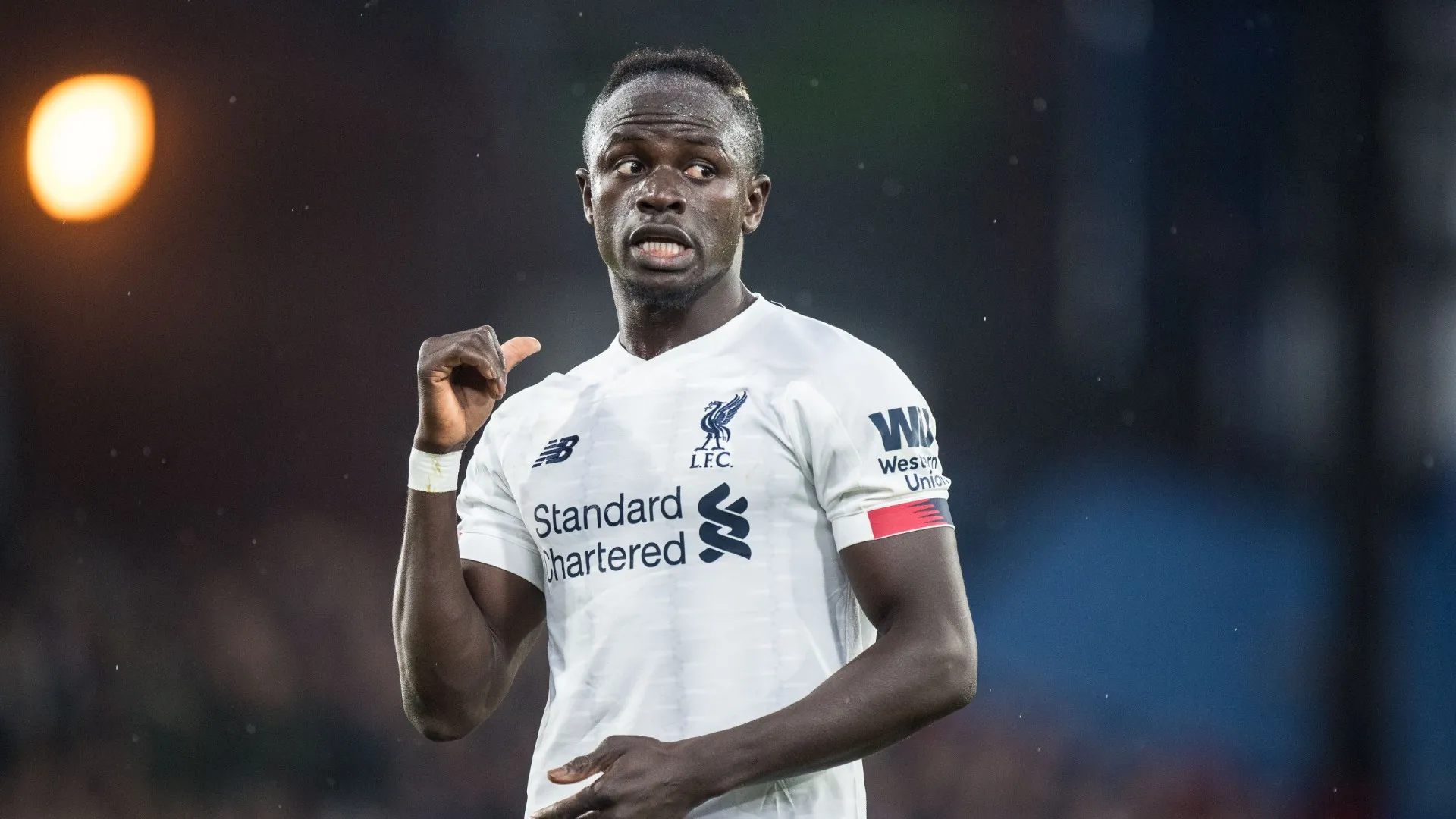 Man&eacute; afirma que entenderia se o Liverpool n&atilde;o pudesse ficar com o t&iacute;tulo ingl&ecirc;s por causa da pandemia