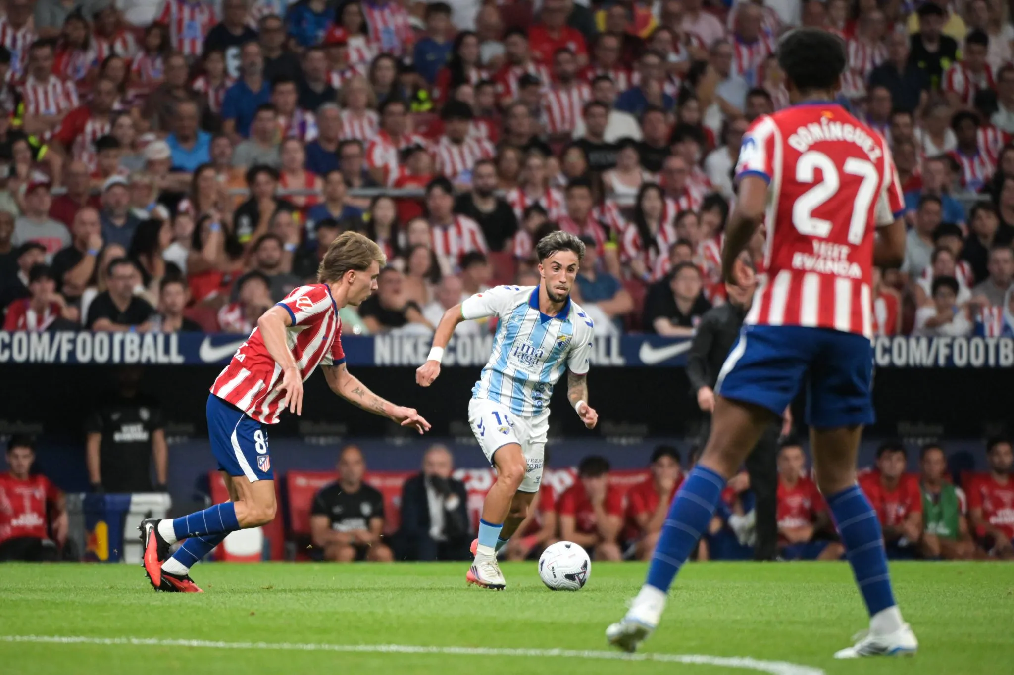 David Larrubia encara a marca&ccedil;&atilde;o de Pablo Barrios em Atl&eacute;tico de Madrid x M&aacute;laga