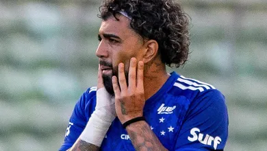 Badalado Cruzeiro d&aacute; vexame nos p&ecirc;naltis e &eacute; eliminado do Campeonato Mineiro