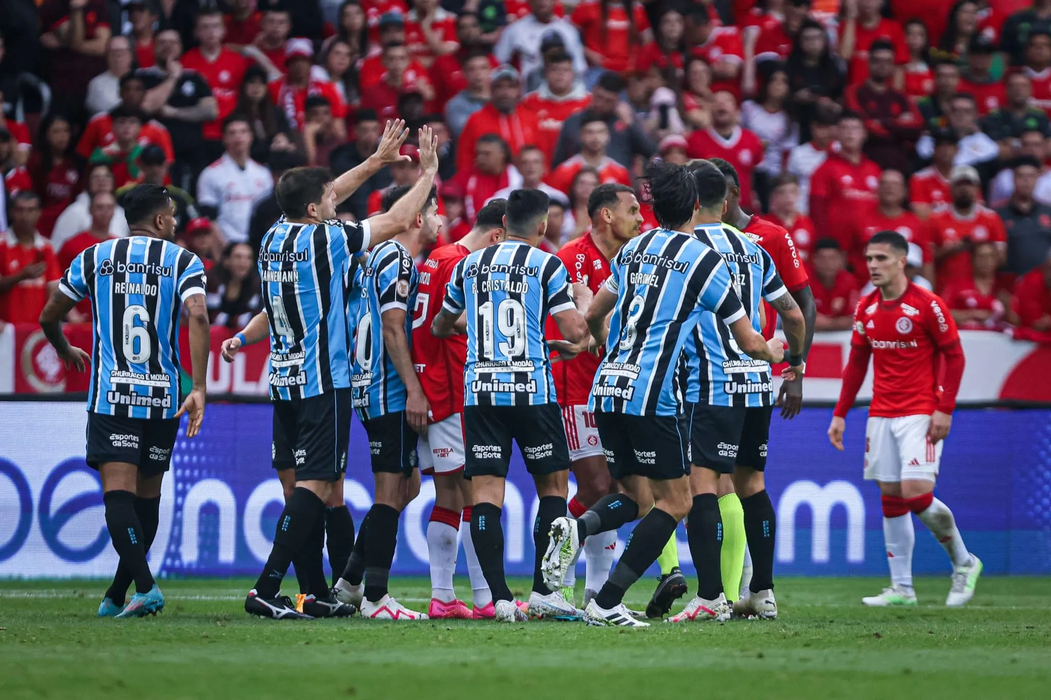 1&deg; Gre-Nal de 2024 tem Internacional como favorito, mas Gr&ecirc;mio esperan&ccedil;oso com novos refor&ccedil;os