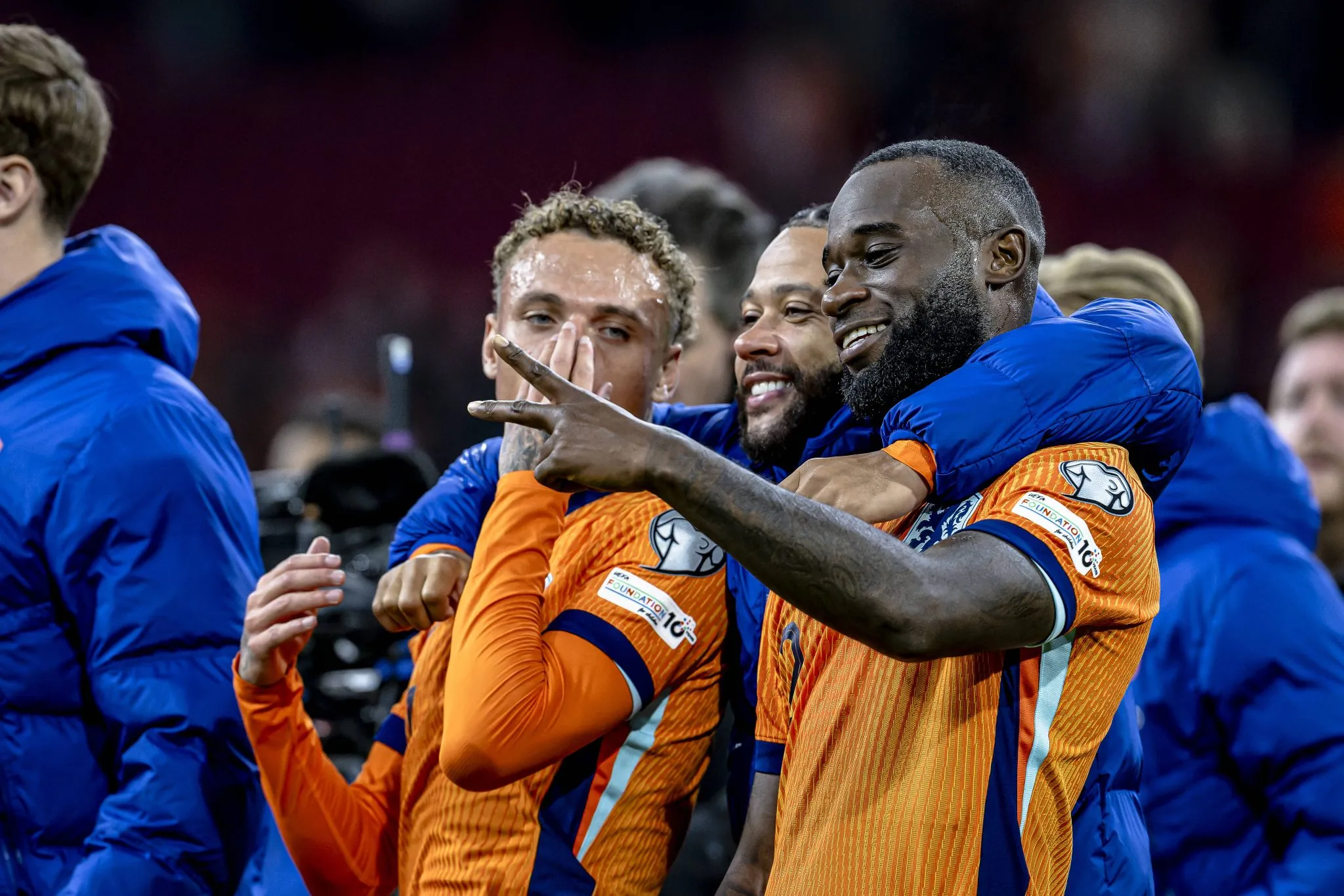 Geertruida, Depay e Lang pelos Pa&iacute;ses Baixos