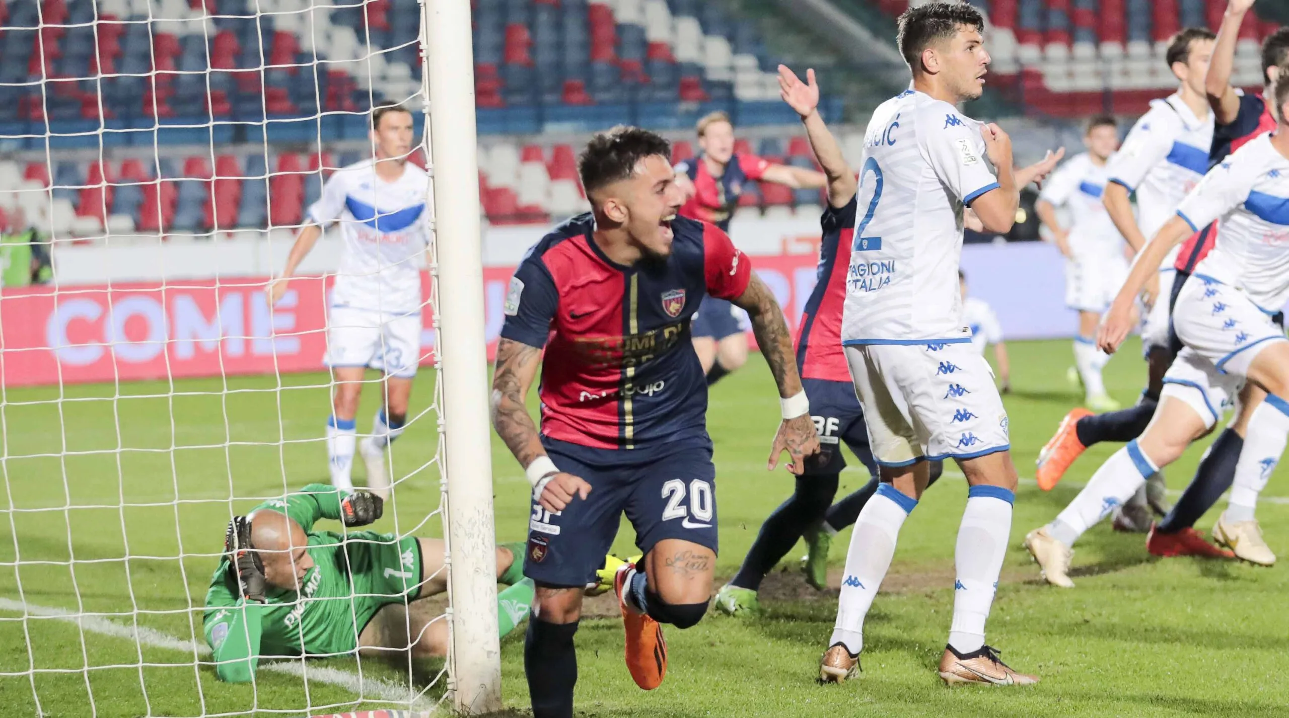O Cosenza marcou no &uacute;ltimo minuto e mandou o Brescia para a Serie C, tr&ecirc;s anos depois de disputar a Serie A