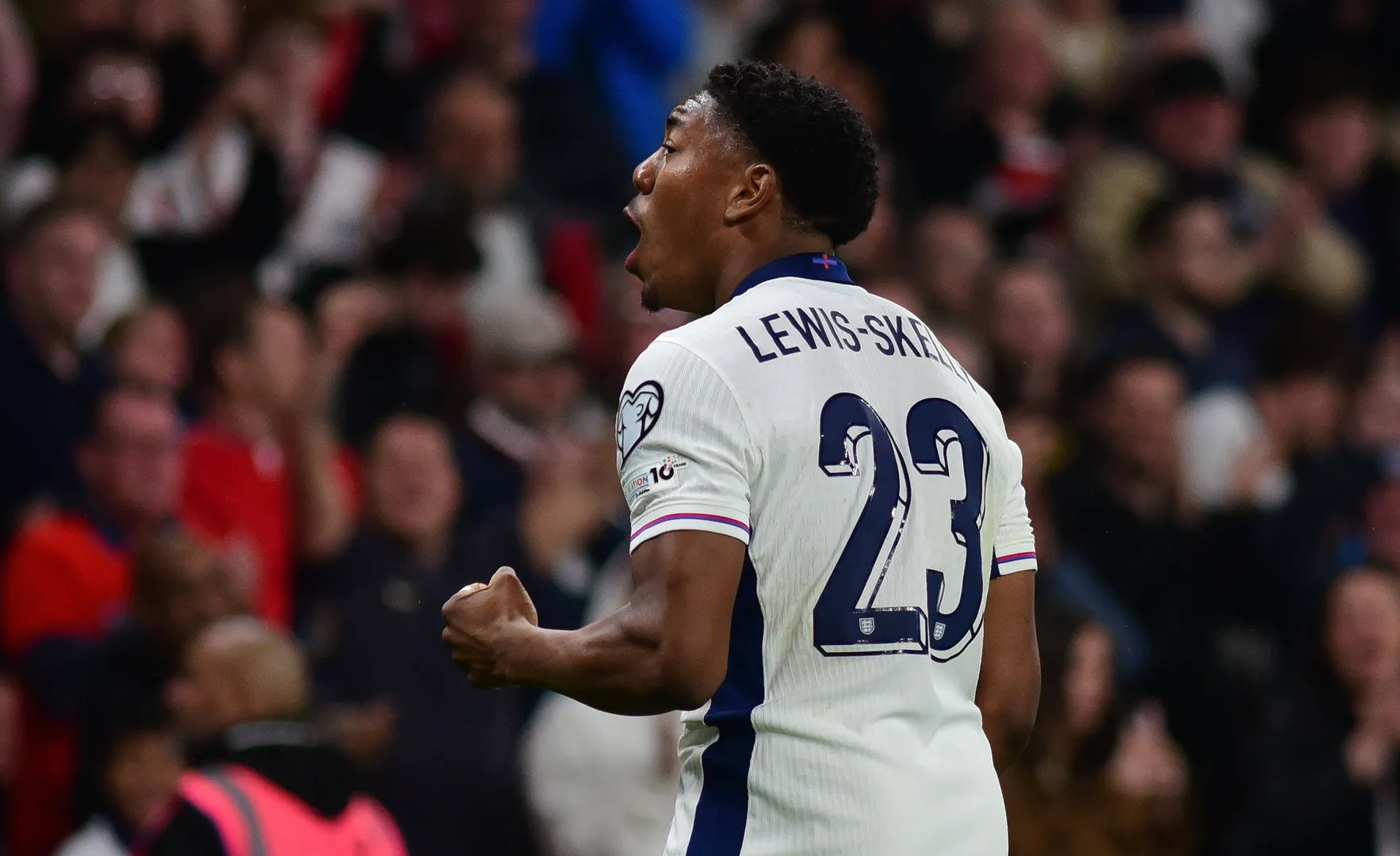 Lewis-Skelly celebra primeiro gol pela sele&ccedil;&atilde;o inglesa