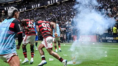 Festa, m&aacute; atua&ccedil;&atilde;o e bombas em campo marcam primeira final do Atl&eacute;tico-MG na Arena MRV
