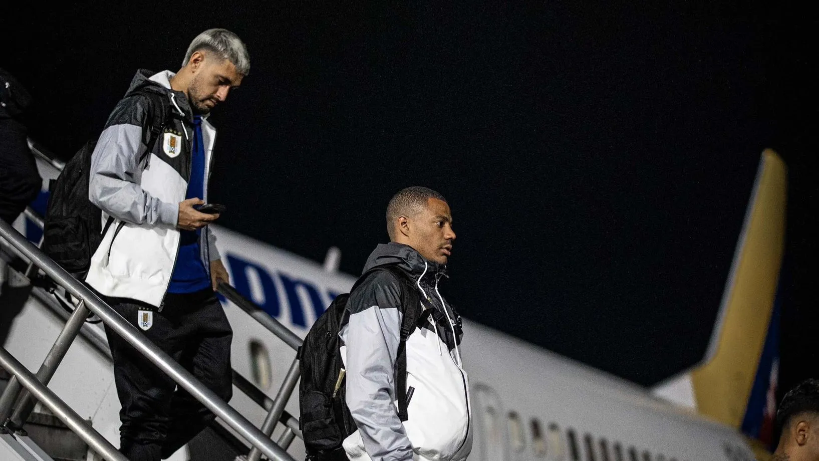Flamengo manda jatinho por convocados, j&aacute; Fluminense n&atilde;o ter&aacute; dupla em treinos