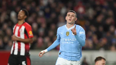 O goleiro do Brentford tentou (e muito) evitar o pior, mas Foden viveu noite m&aacute;gica e comandou a vit&oacute;ria do Manchester City