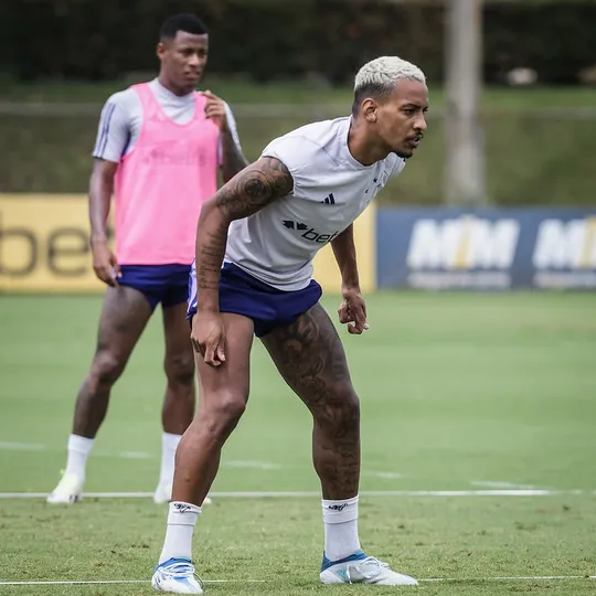 Arthur Gomes e Matheus Pereira foram as principais contrata&ccedil;&otilde;es do Cruzeiro na janela de inverno, mas, por motivos diferentes, ainda n&atilde;o renderam