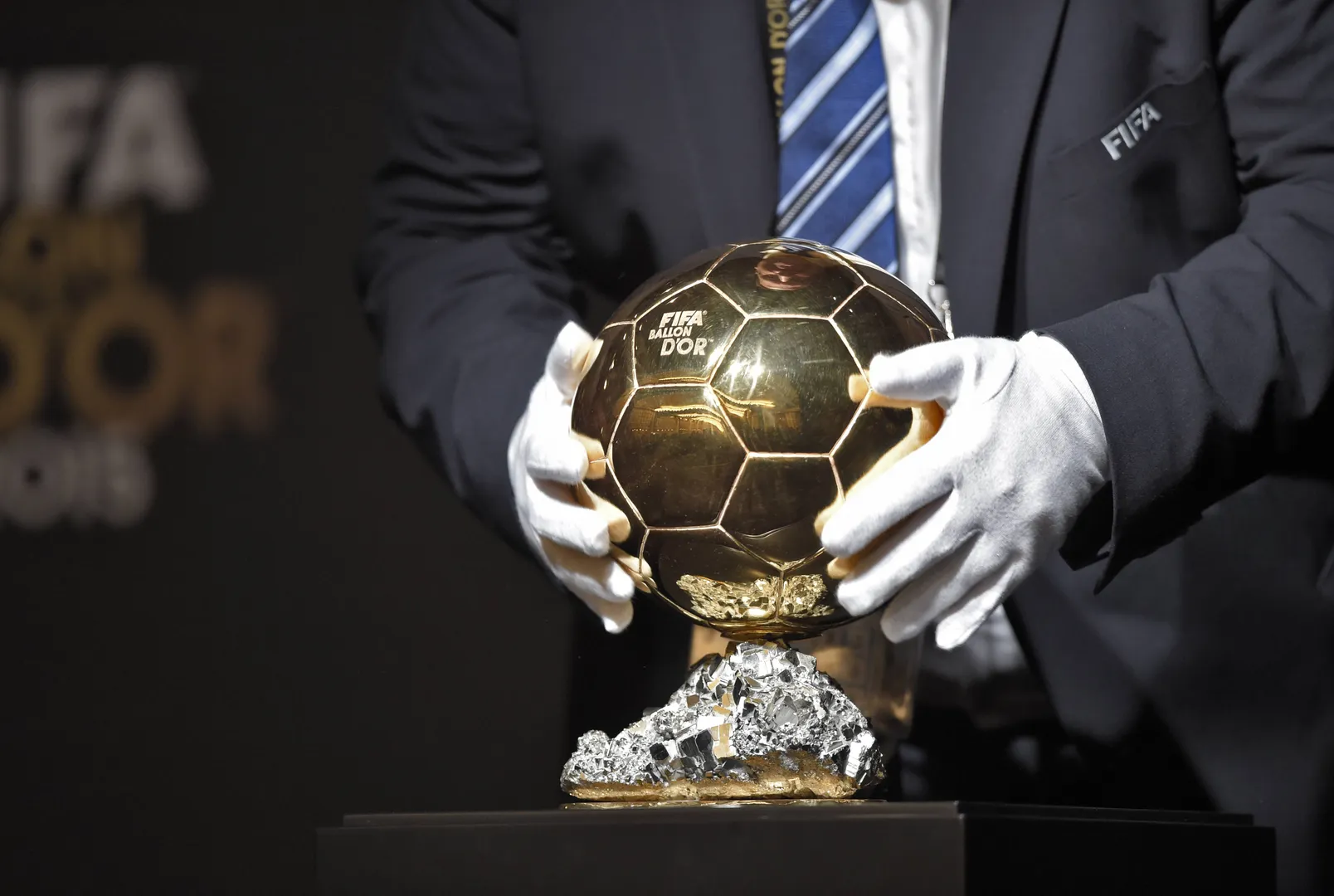 Trof&eacute;u da Bola de Ouro
