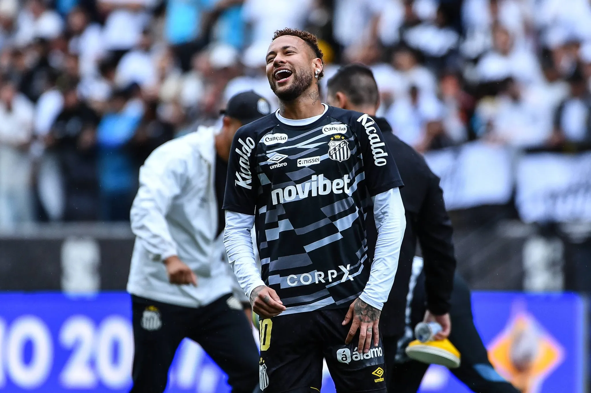 Neymar durante aquecimento do Santos