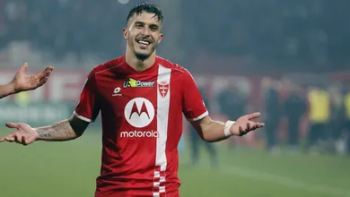 Milan busca empate com um a menos, mas Monza acha gola&ccedil;o para vencer gigante
